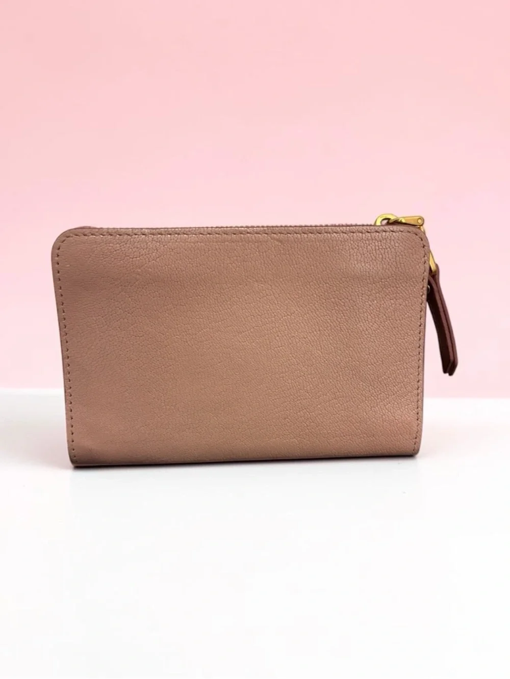 Miu Miu Blush Pink Pebbled Leather Compact Wallet with Gold Logo EUC - Picture 2 of 10